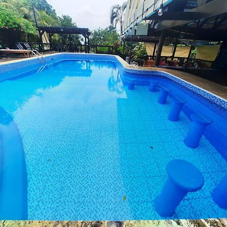 Guava Grove Resort & Villas Сэнди-Бей Экстерьер фото