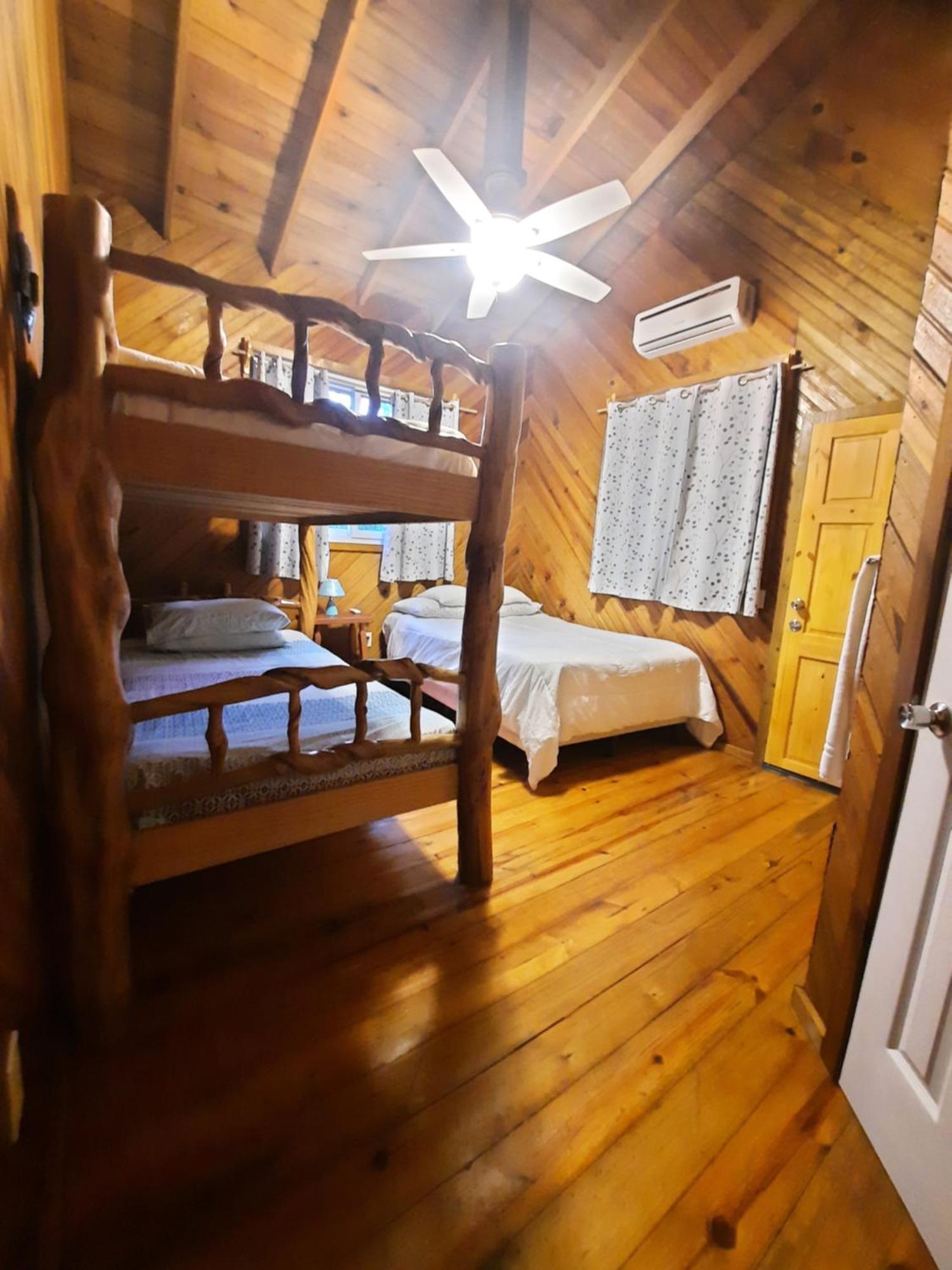 Guava Grove Resort & Villas Сэнди-Бей Экстерьер фото