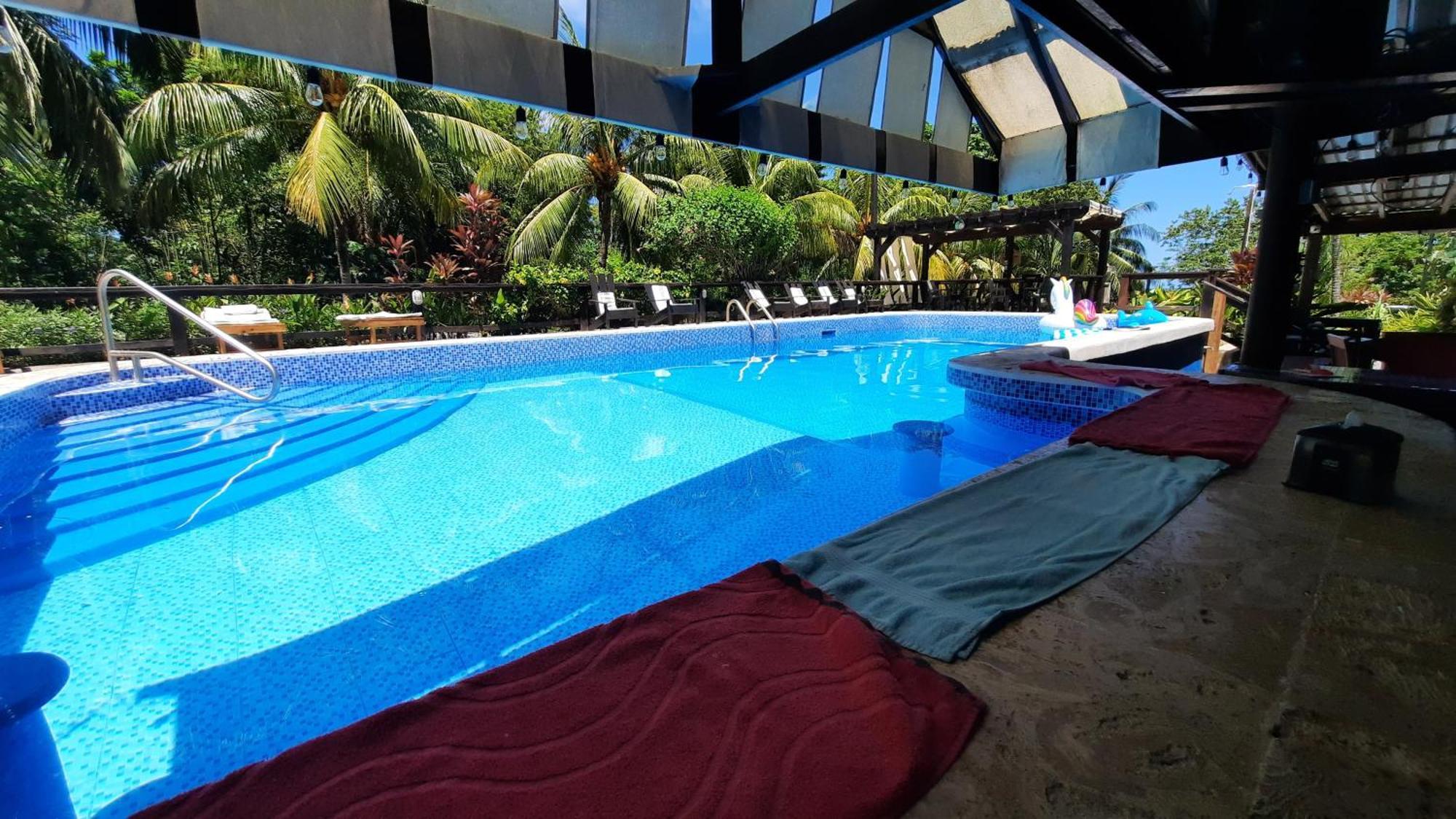 Guava Grove Resort & Villas Сэнди-Бей Экстерьер фото