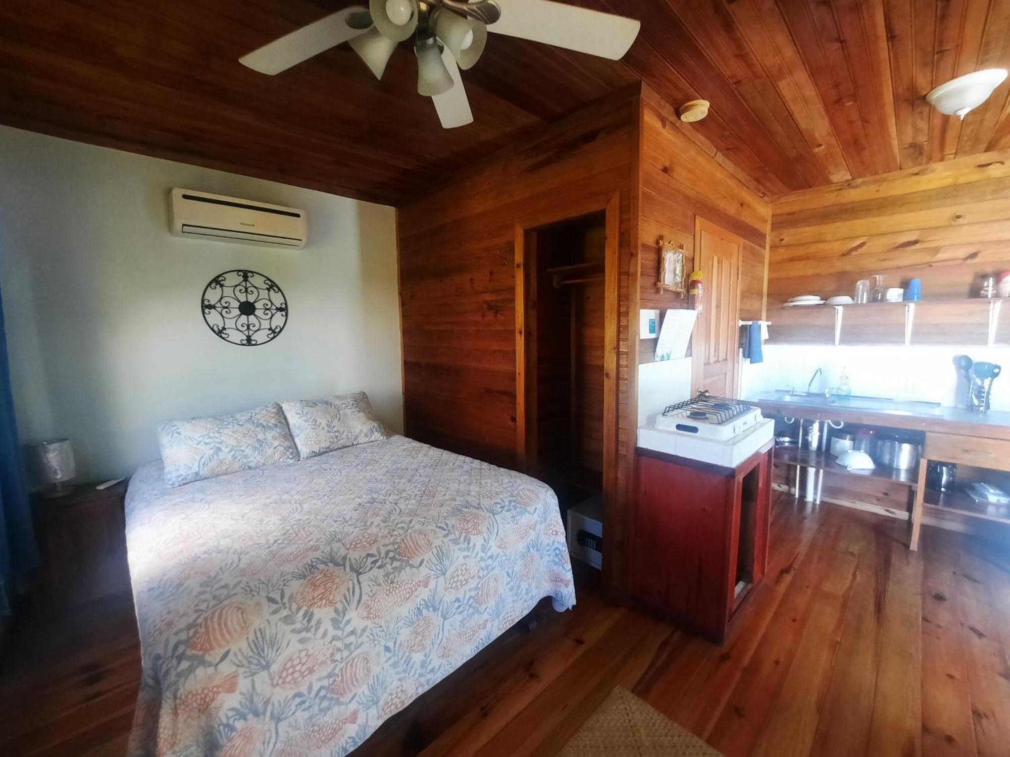 Guava Grove Resort & Villas Сэнди-Бей Экстерьер фото